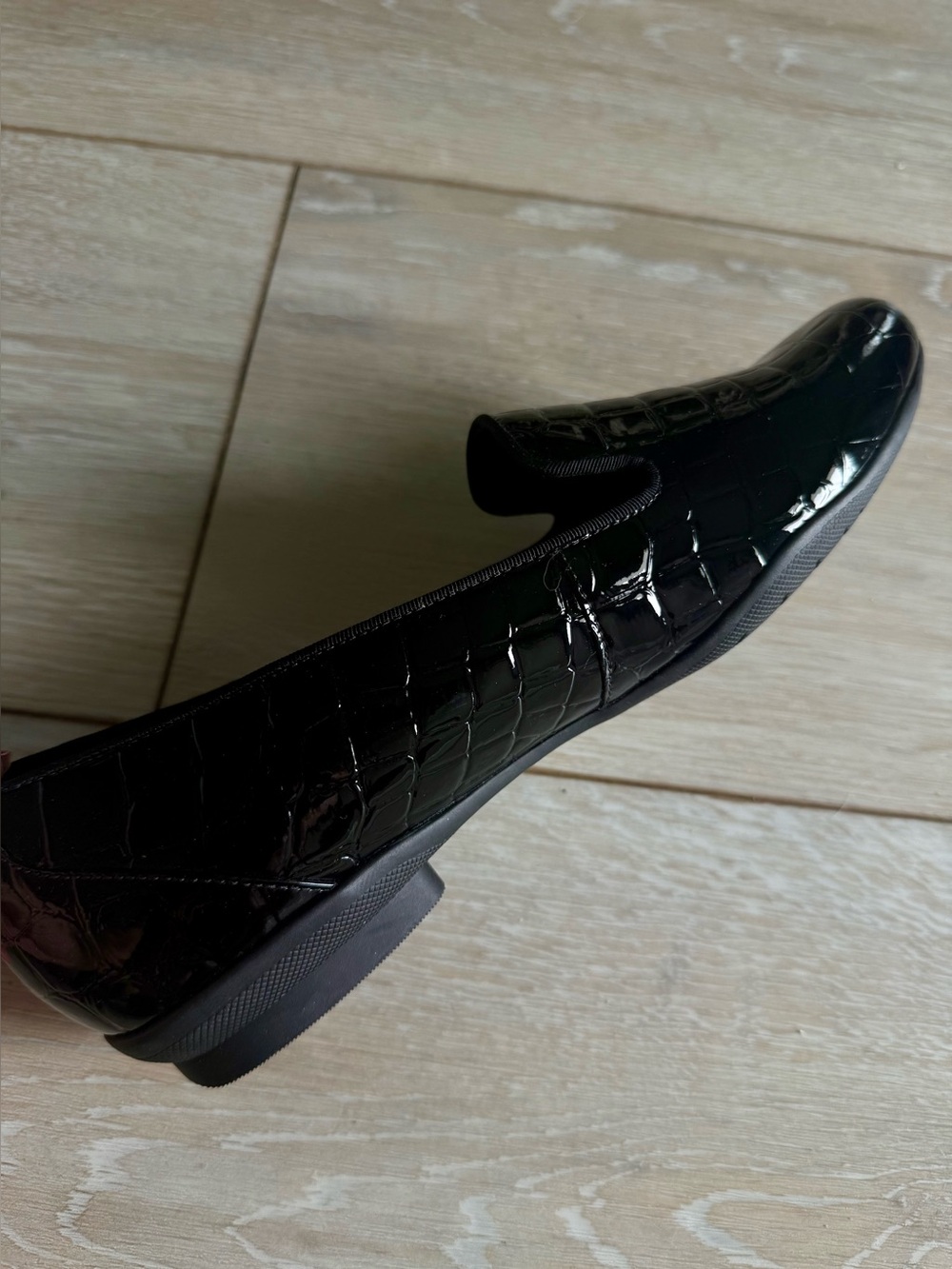 New Clarks Sara Poppy Croc-Embossed Patent leather loafers - preppy, fall trend
